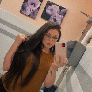 Meet your Posher, Kayla